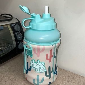 Hydrojug cactus sleeve